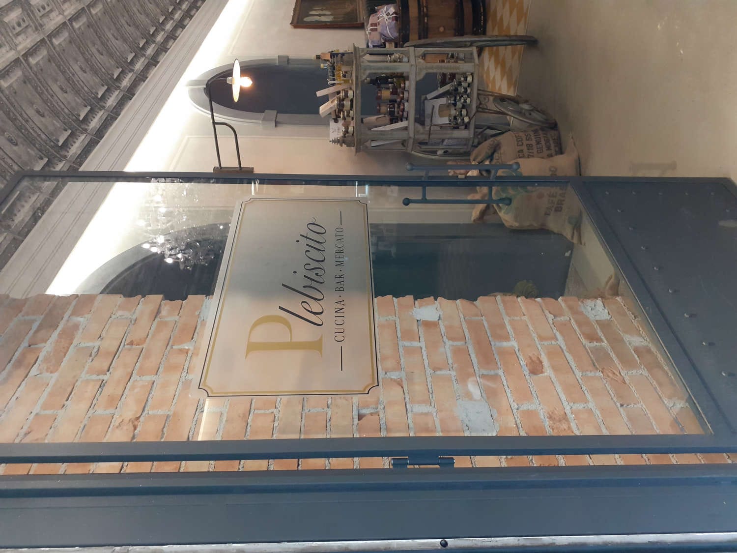 Applicazione vetrofanie Plebiscito