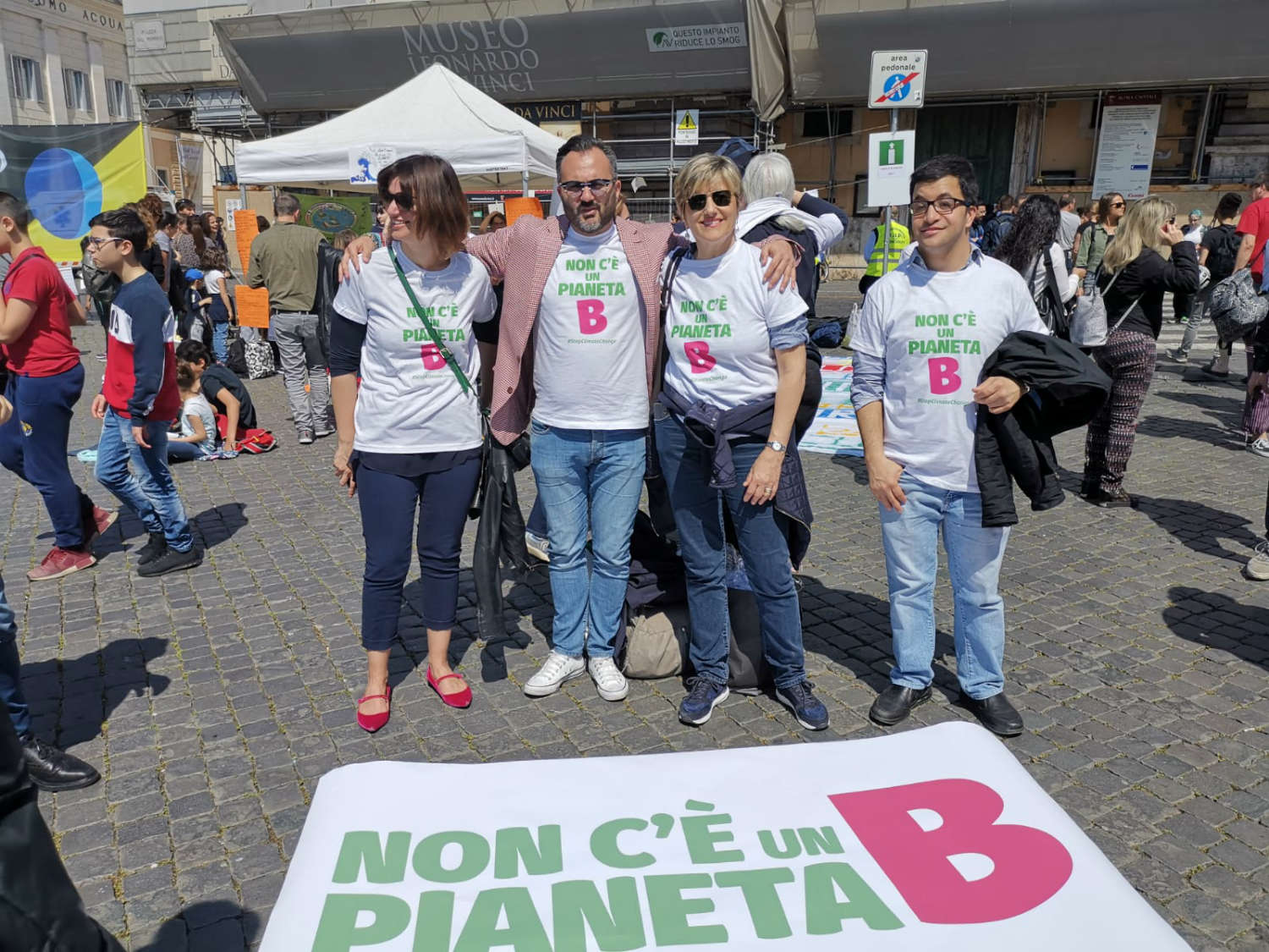 Manifestazione per l'ambiente a Piazza del Popolo con Greta ...