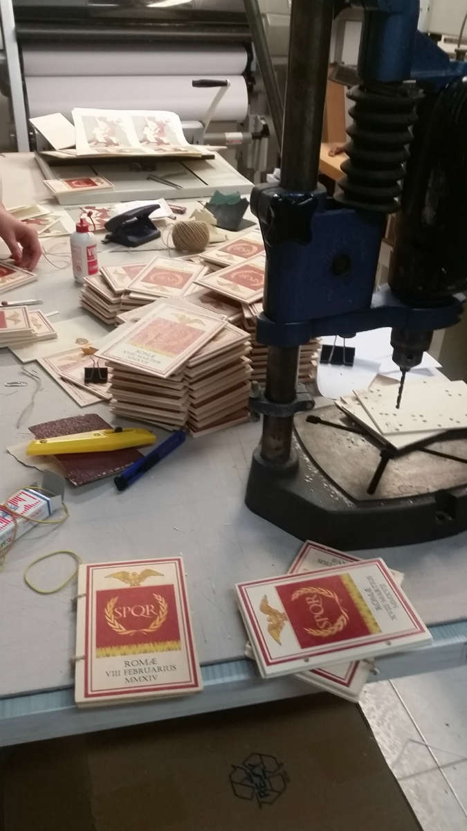 Riproduzione taccuini antica Roma con Copertina in legno stampato e legatura a mano