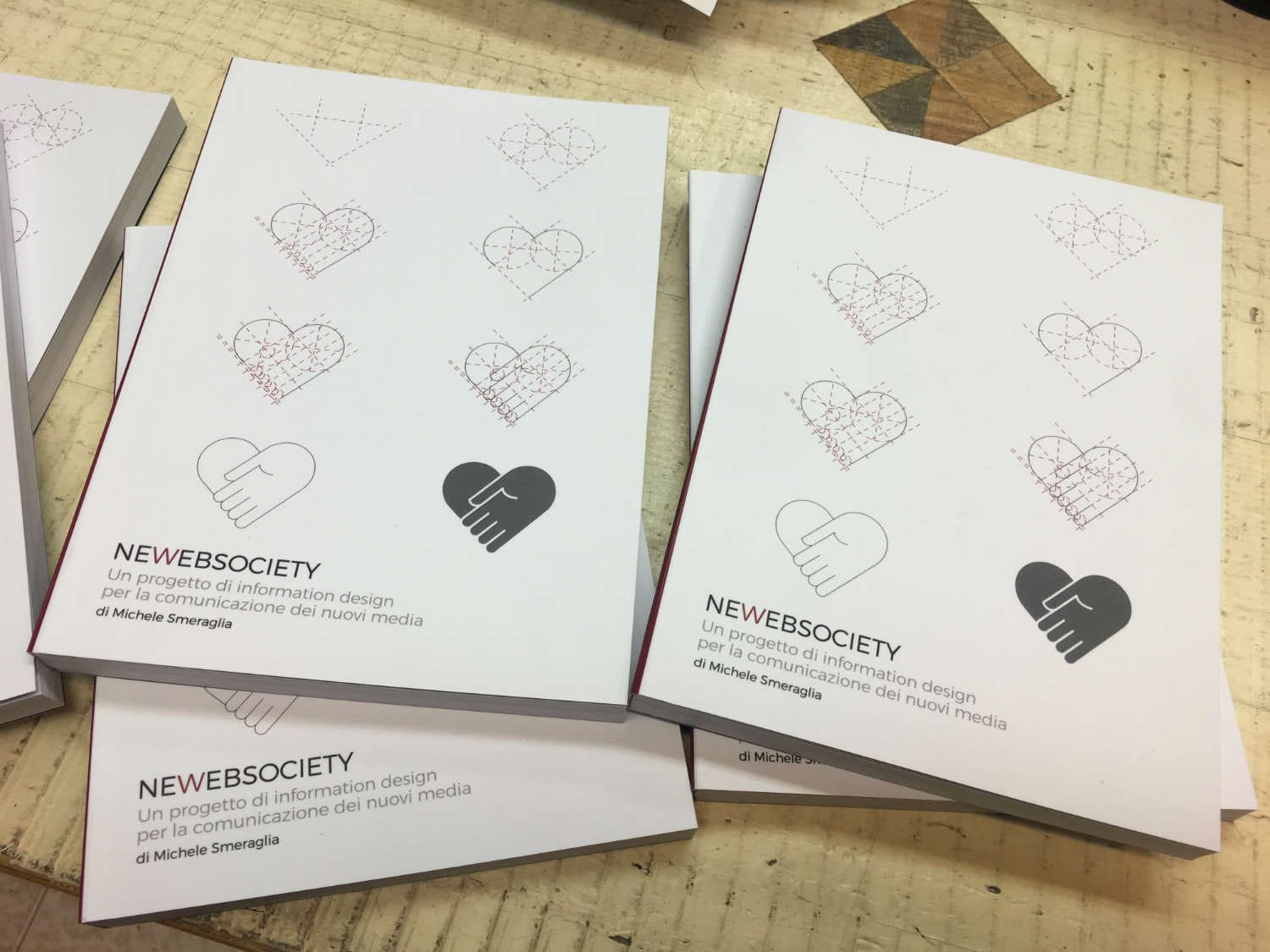 Tesi A5 con carta patinata e rilegatura in filorefe