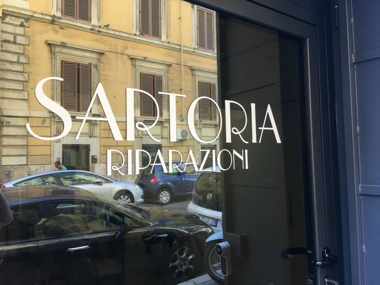 Allestimento Vetrofania Sartoria